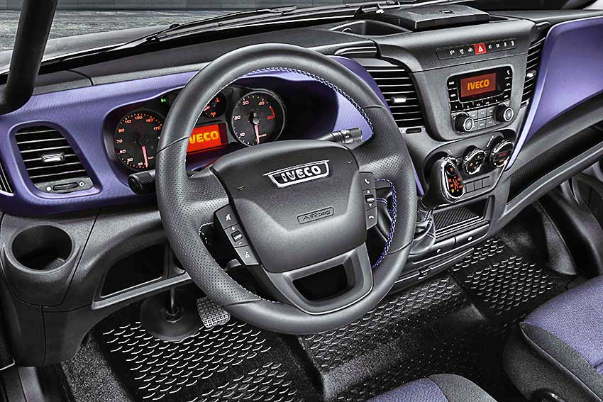 iveco_daily_35_blue_power_panel.jpg